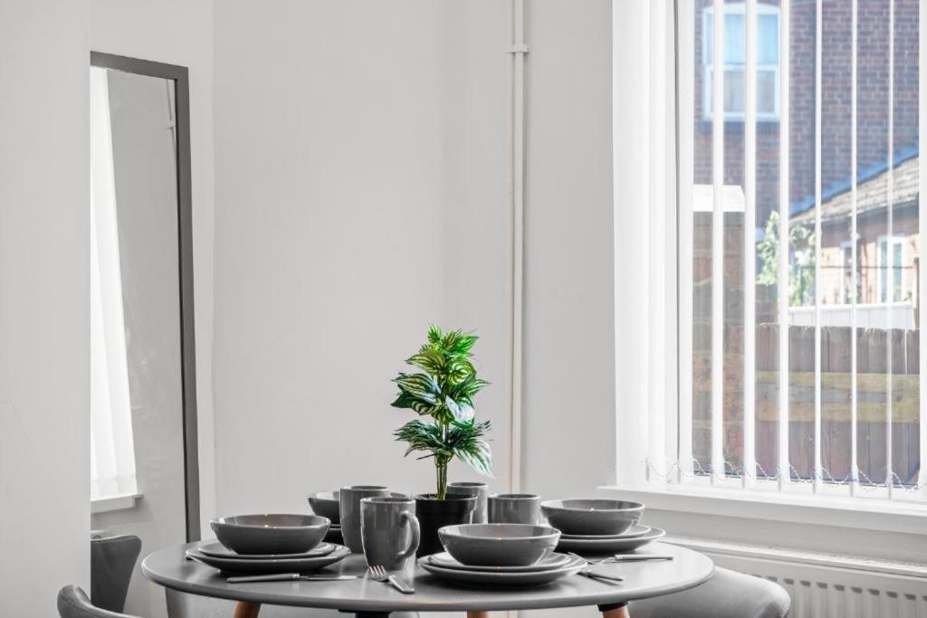 Modern Equipped 4 Bedroom House In Central Stoke-Free Parking Exteriér fotografie